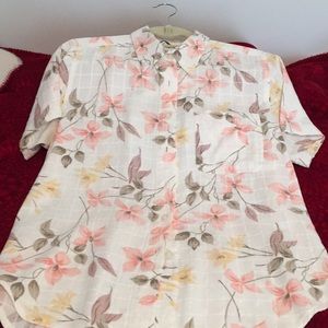 Floral short sleeve blouse.